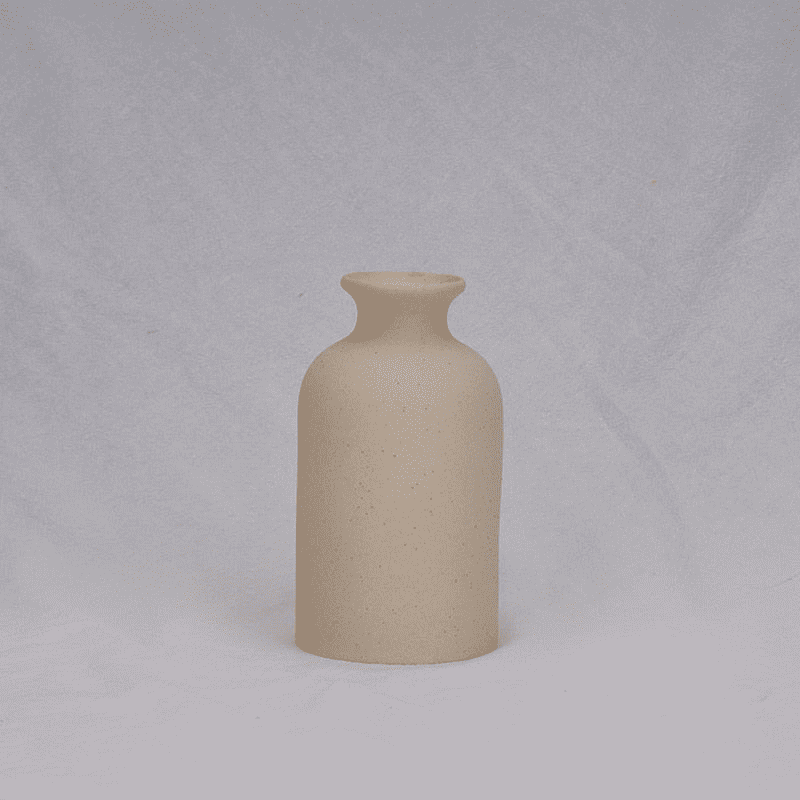 Inspiring Home Decor: Elegant Ceramic Vase – Timeless Accent for Any Room