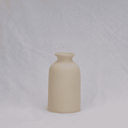 Inspiring Home Decor: Elegant Ceramic Vase – Timeless Accent for Any Room