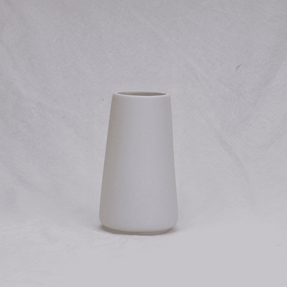 Inspiring Home Decor: Elegant Ceramic Vase – Timeless Accent for Any Room