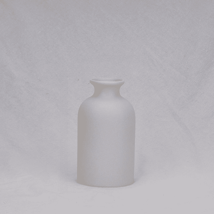 Inspiring Home Decor: Elegant Ceramic Vase – Timeless Accent for Any Room