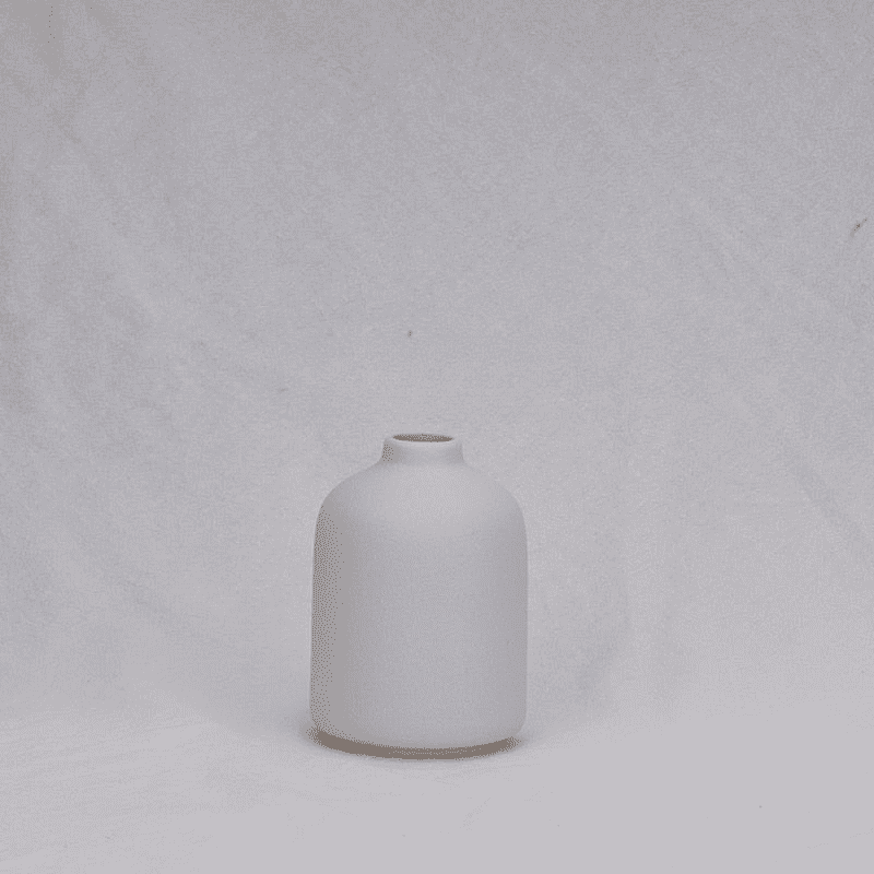 Inspiring Home Decor: Elegant Ceramic Vase – Timeless Accent for Any Room