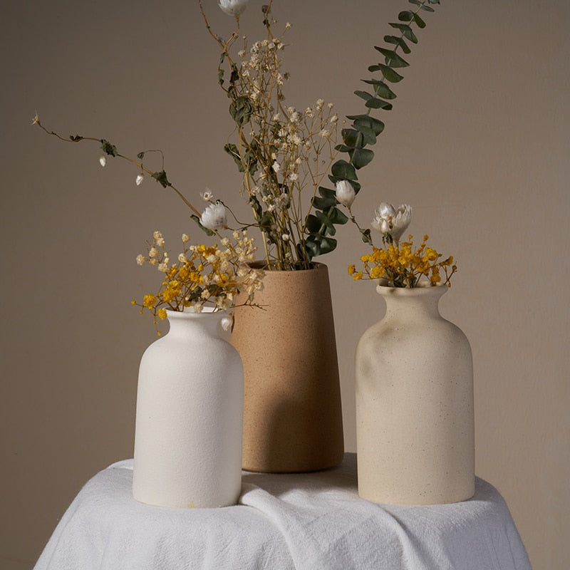 Inspiring Home Decor: Elegant Ceramic Vase – Timeless Accent for Any Room