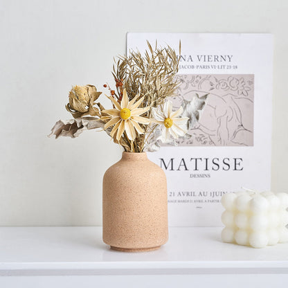 Inspiring Home Decor: Elegant Ceramic Vase – Timeless Accent for Any Room