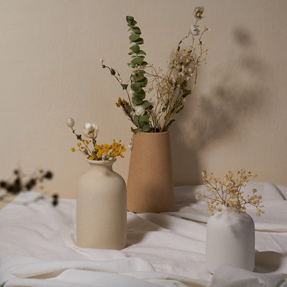 Inspiring Home Decor: Elegant Ceramic Vase – Timeless Accent for Any Room