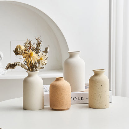 Inspiring Home Decor: Elegant Ceramic Vase – Timeless Accent for Any Room