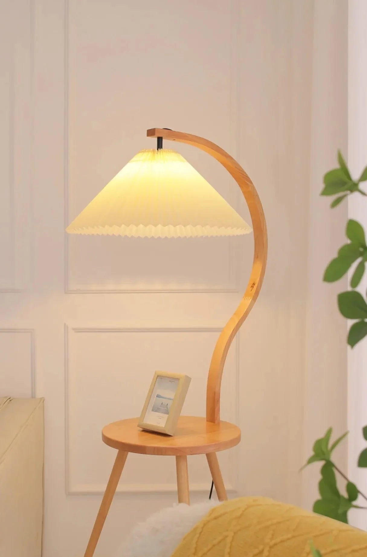 Vintage Wood Table Lamp – Simple and Stylish Design – Perfect for Living Room or Bedroom Decor