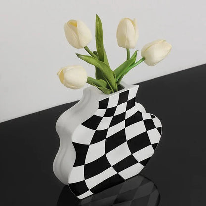 Black and White Ceramic Checkerboard Vase – Stylish Decorative Vase for Sophisticated Home Decor