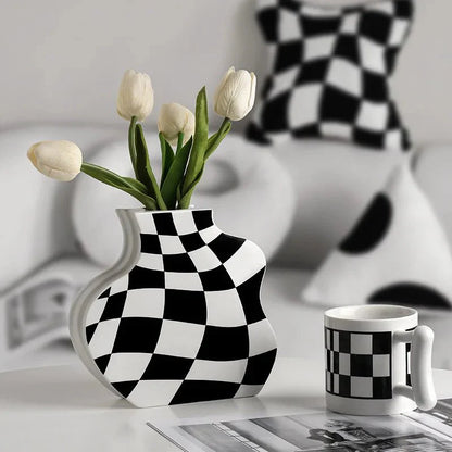 Black and White Ceramic Checkerboard Vase – Stylish Decorative Vase for Sophisticated Home Decor