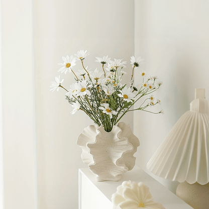 Wavy Geometric Porcelain Vase – Playful Decor for Stylish Flower Arrangements