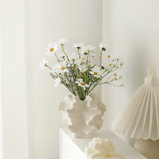 Wavy Geometric Porcelain Vase – Playful Decor for Stylish Flower Arrangements