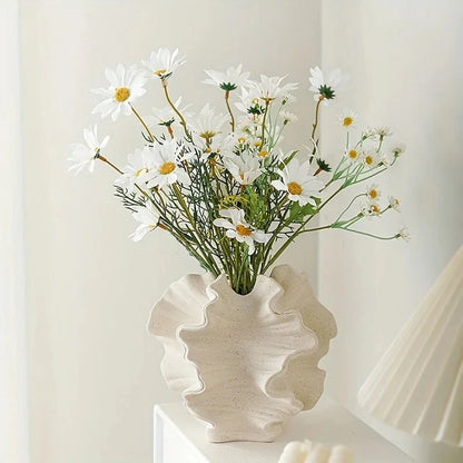 Wavy Geometric Porcelain Vase – Playful Decor for Stylish Flower Arrangements