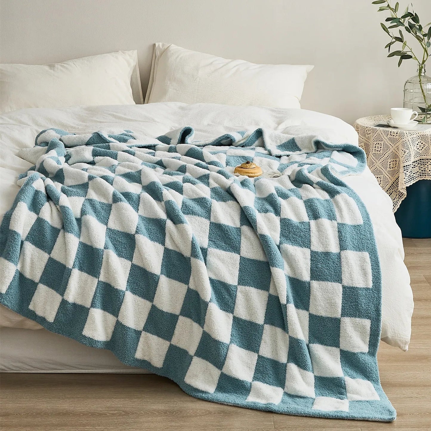 Luxurious Colourful Chequerboard Plaid Blanket - Soft Microfibre Anti-Pilling Throw for Bed or Sofa, Modern Style