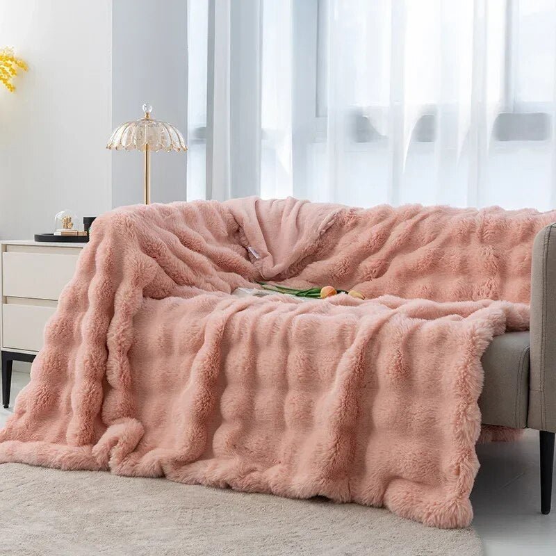 Super Soft Plush Winter Blanket - Ultra-Cozy Anti-Pilling Fleece Blanket for Bed or Sofa, Perfect for Cold Weather