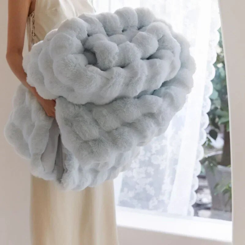 Super Soft Plush Winter Blanket - Ultra-Cozy Anti-Pilling Fleece Blanket for Bed or Sofa, Perfect for Cold Weather